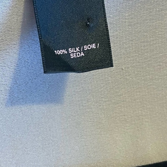 Victoria's Secret Women's Silk Button Down Shirt Size Small - Picture 5 of 8